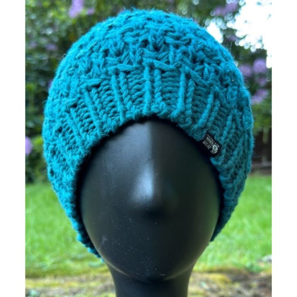 Mountain Hardwear Snow Capped Beanie Womens O/S Teal Wool Blend Pom Pom Hat